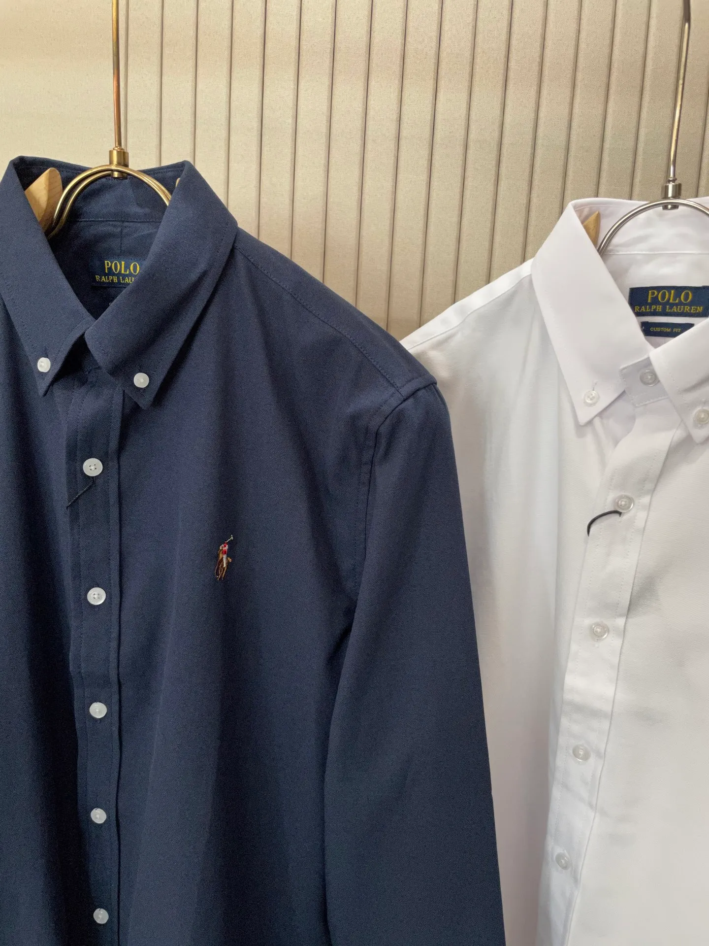 P220 🌸🌸🌸 POLO Ralph Lauren [High Quality] Classic shirt! Classic casual shirt made of pure cotton fabric with unique design, simple, clean and classic version design. It is a versatile style that can be switched at will. The fabric feels soft and delicate, highly breathable, close to the skin and comfortable to wear. It can be worn alone as an inner layer. Its versatile performance is beyond your imagination! The upper body of the ready-to-wear is simple and classic yet elegant! Size:M-XXL